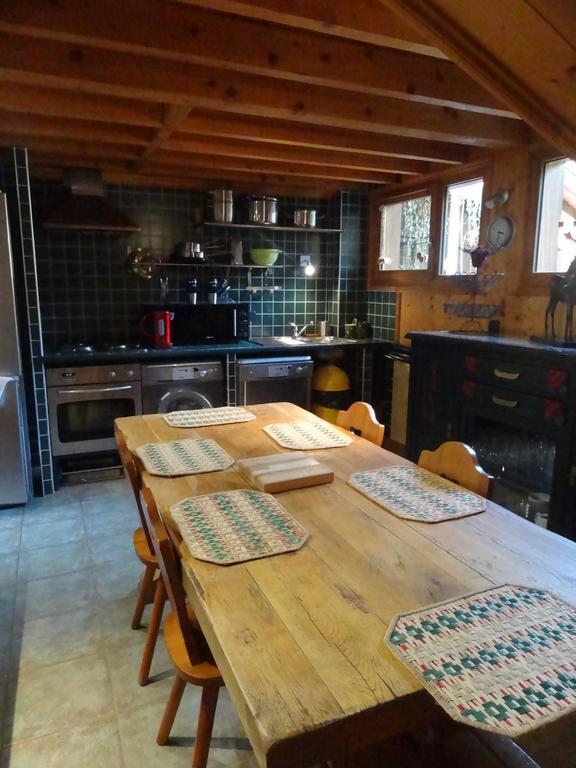 Les Nereides Studios Et Appartements Brides Les Bains Zewnętrze zdjęcie